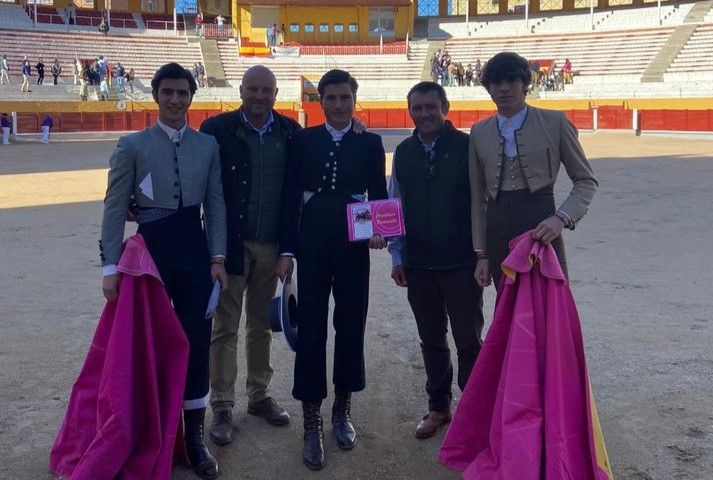 Ignacio Boné, junto a Pablo Ciprés, de la Escuela Taurina Oscense, en el certamen de Guadalajara. Foto: @catafalco_y_oro (@llorenteluis03)