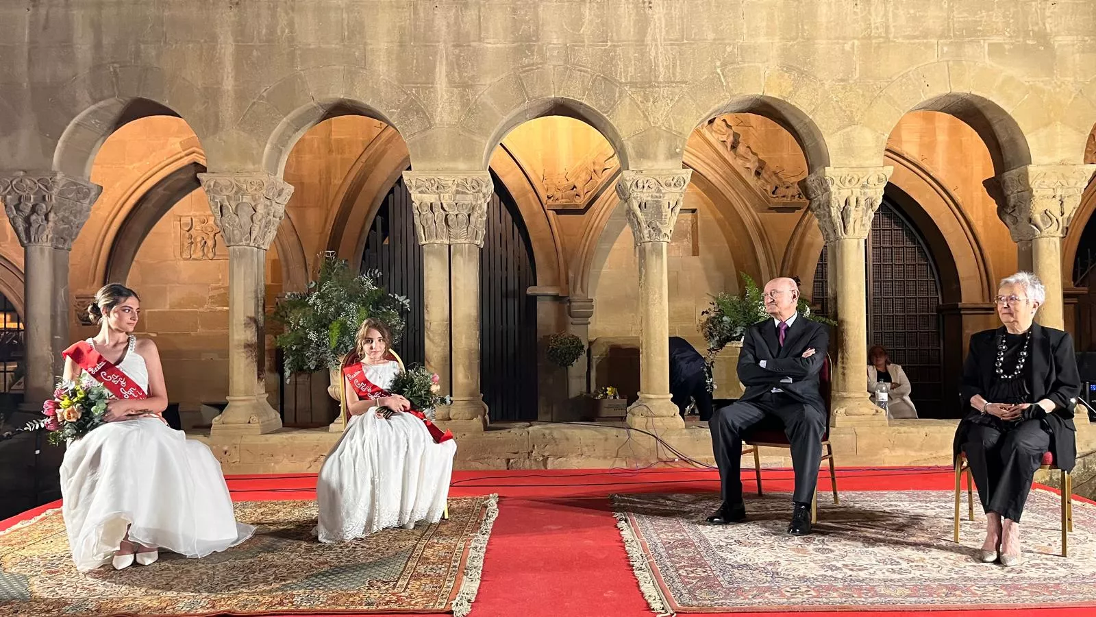 Las mairalesas Lucía Romero y Cristina Loriente, y los homenajeados José María Banzo y Mari Carmen Lanuza. Foto Mercedes Manterola 