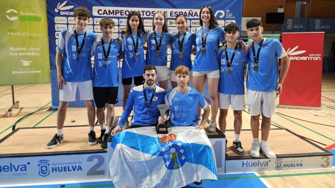Raúl Bergua, segundo de pie a la izquierda, con Galicia, campeón cadete. Raúl Bergua, segundo de pie a la izquierda, con Galicia, campeón cadete.