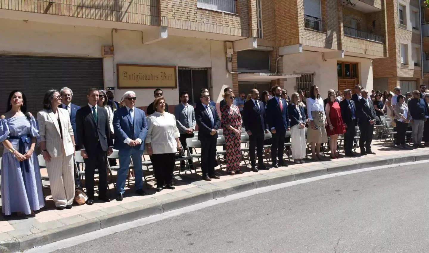 Izado de la Bandera en Barbastro