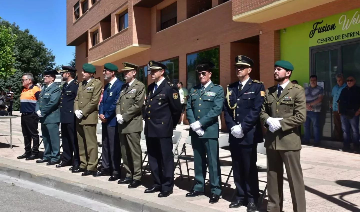 Izado de la Bandera en Barbastro