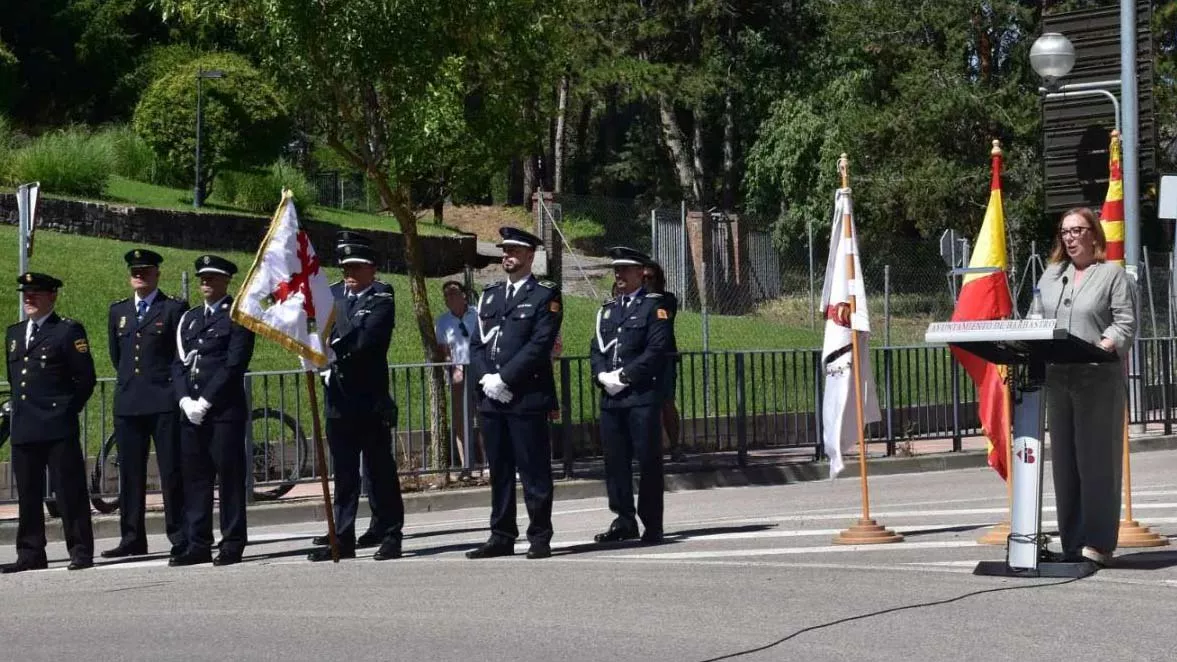 Izado de la Bandera en Barbastro