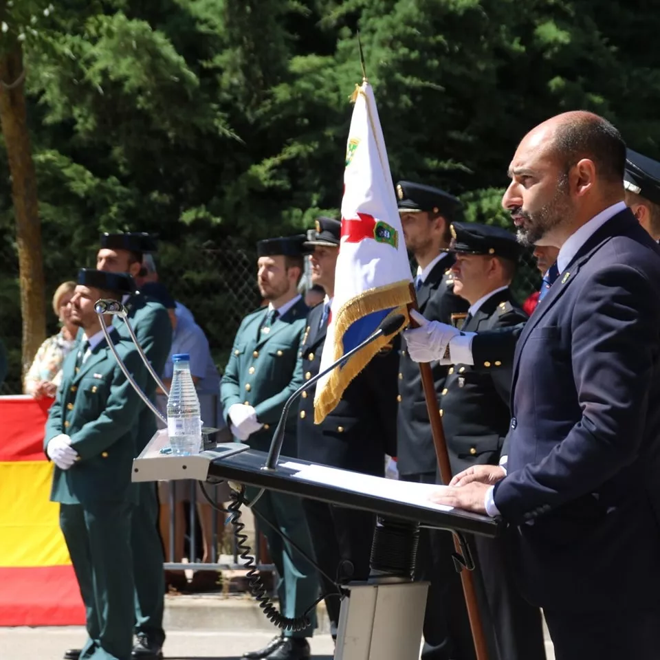 Izado de la Bandera en Barbastro