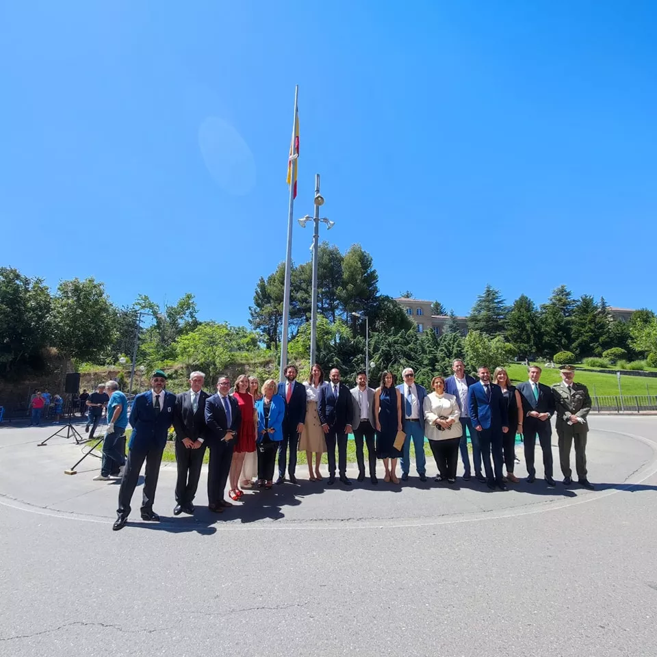 Izado de la Bandera en Barbastro