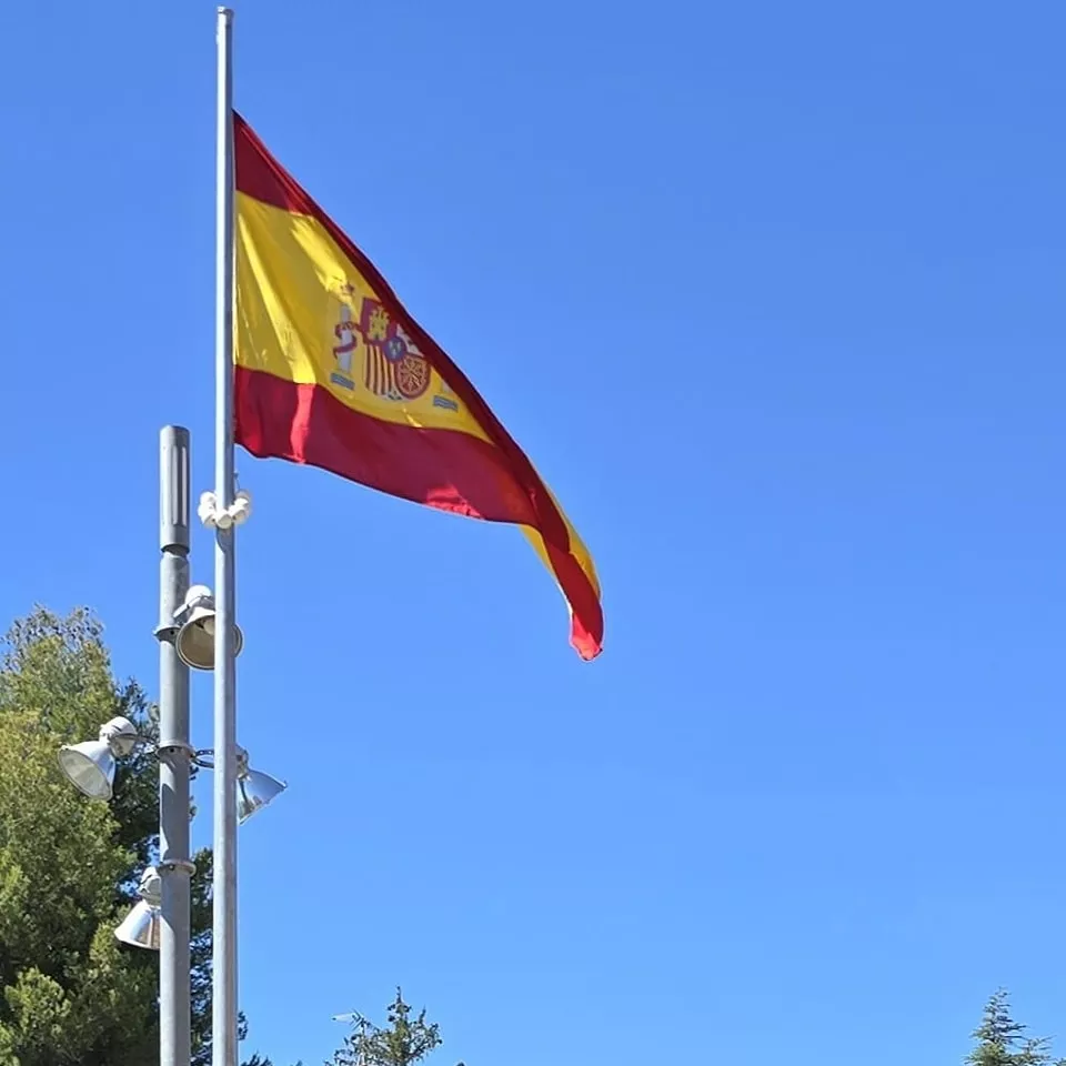 Izado de la Bandera en Barbastro