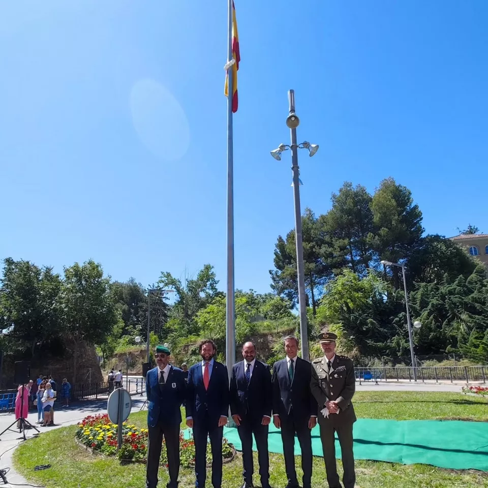 Izado de la Bandera en Barbastro