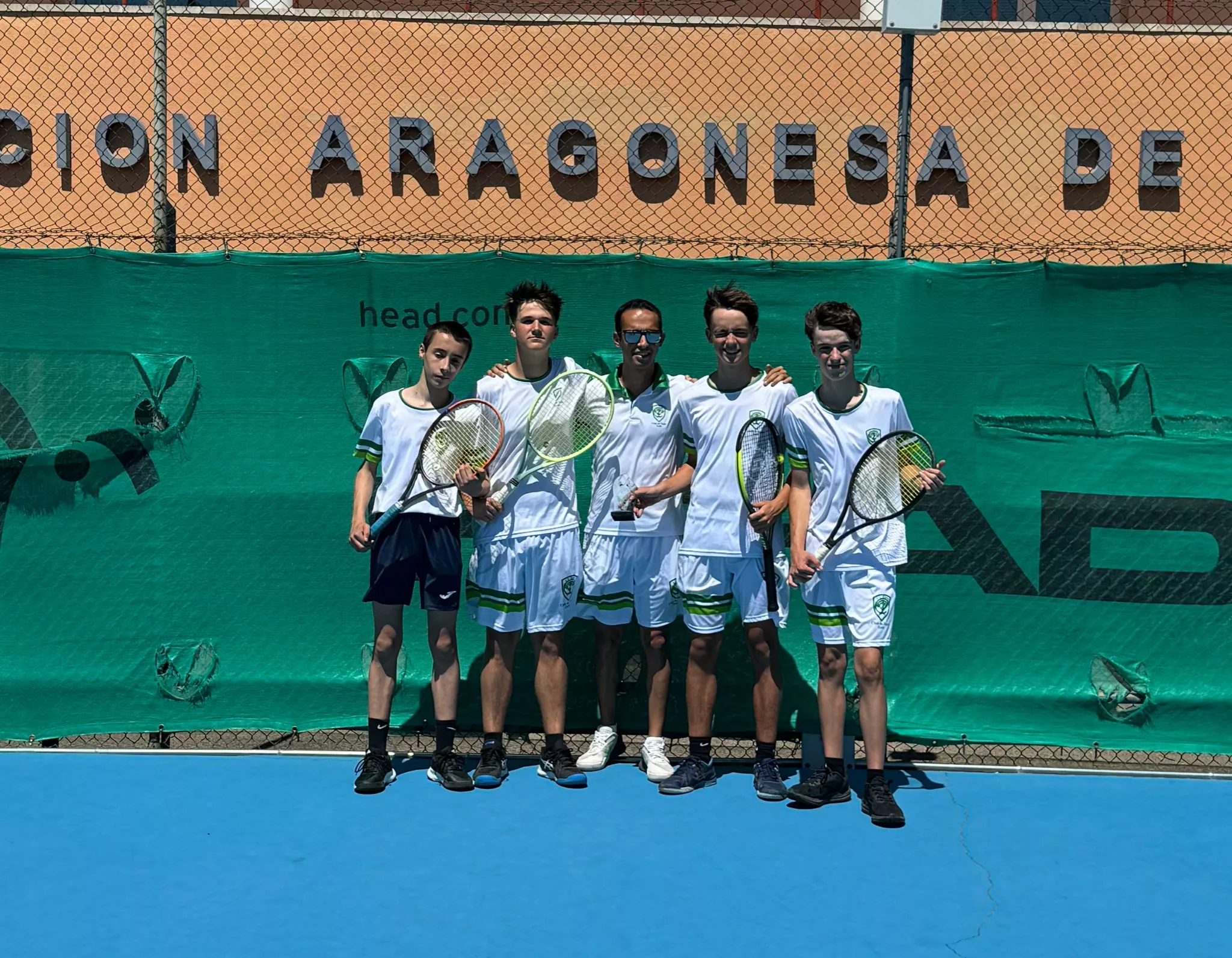 Equipo cadete-junior. Tenis Zoiti cierra el curso por todo lo alto.