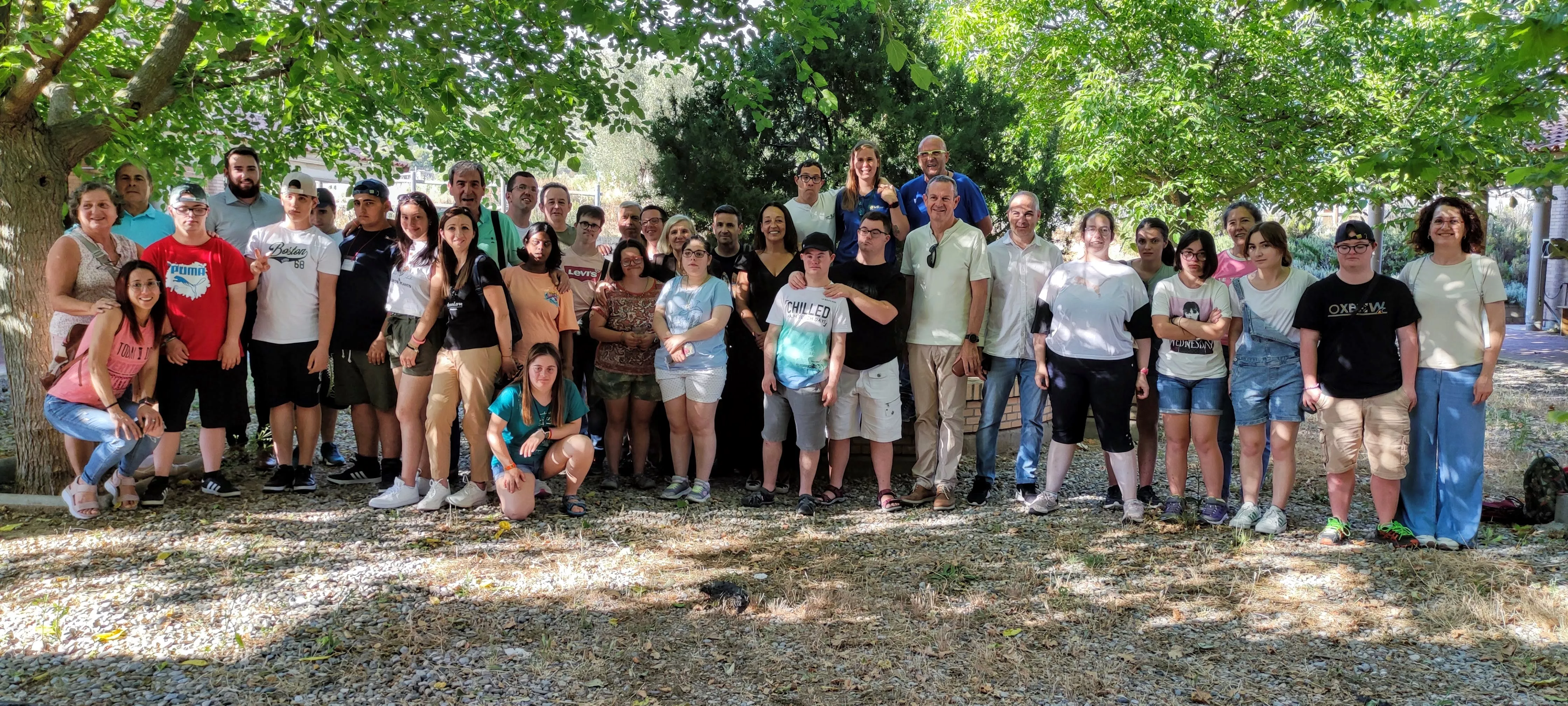 Foto de familia en el Albergue La Sabina con Carmen Susín y Nieves Doz Foto de familia en el Albergue La Sabina con Carmen Susín y Nieves Doz
