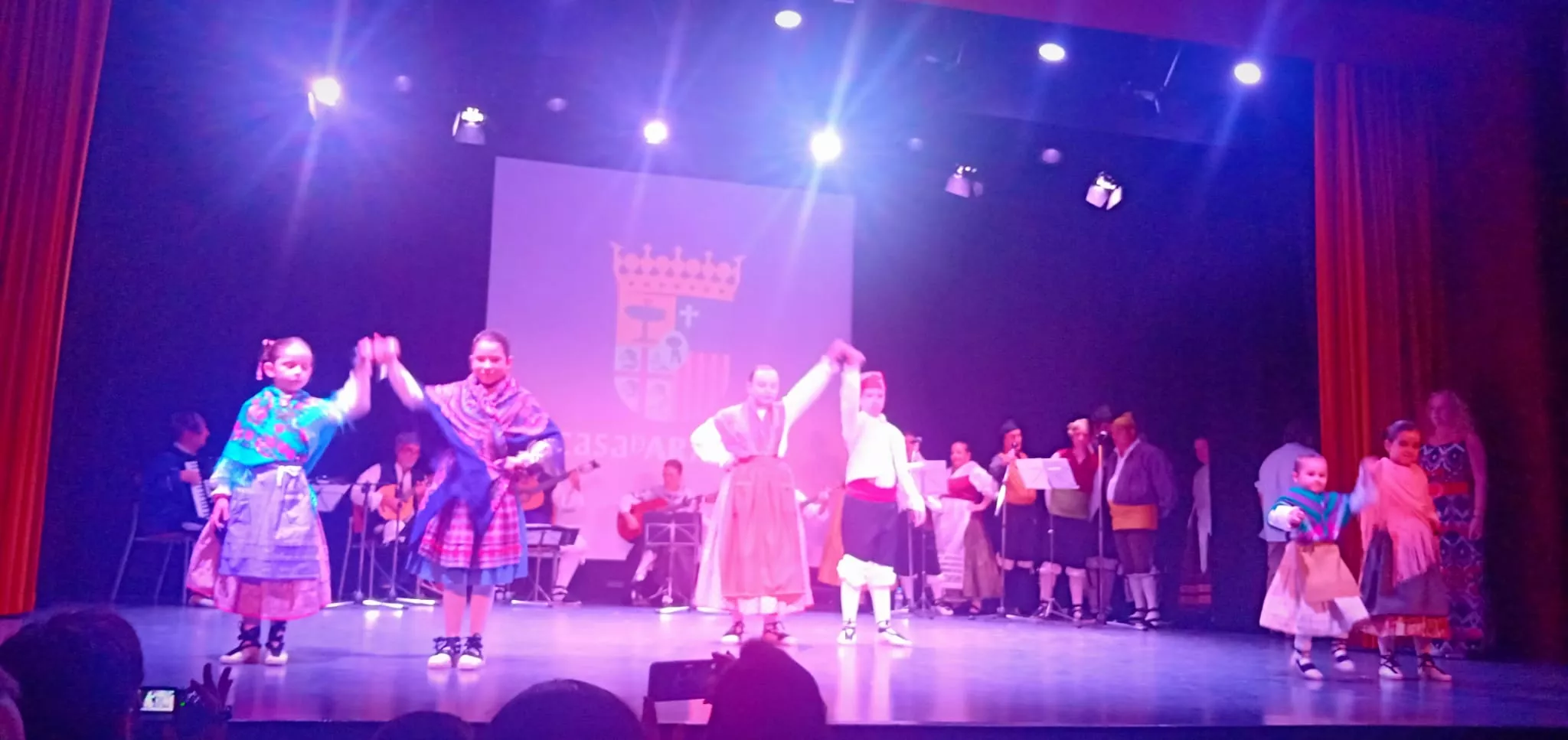 Final de curso de la escuela de jota de la Casa de Aragón en Madrid.