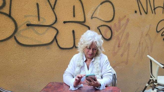 Desde que ha anunciado su jubilación, Rosa no ha dejado de recibir mensajes.Foto Myriam Martínez
