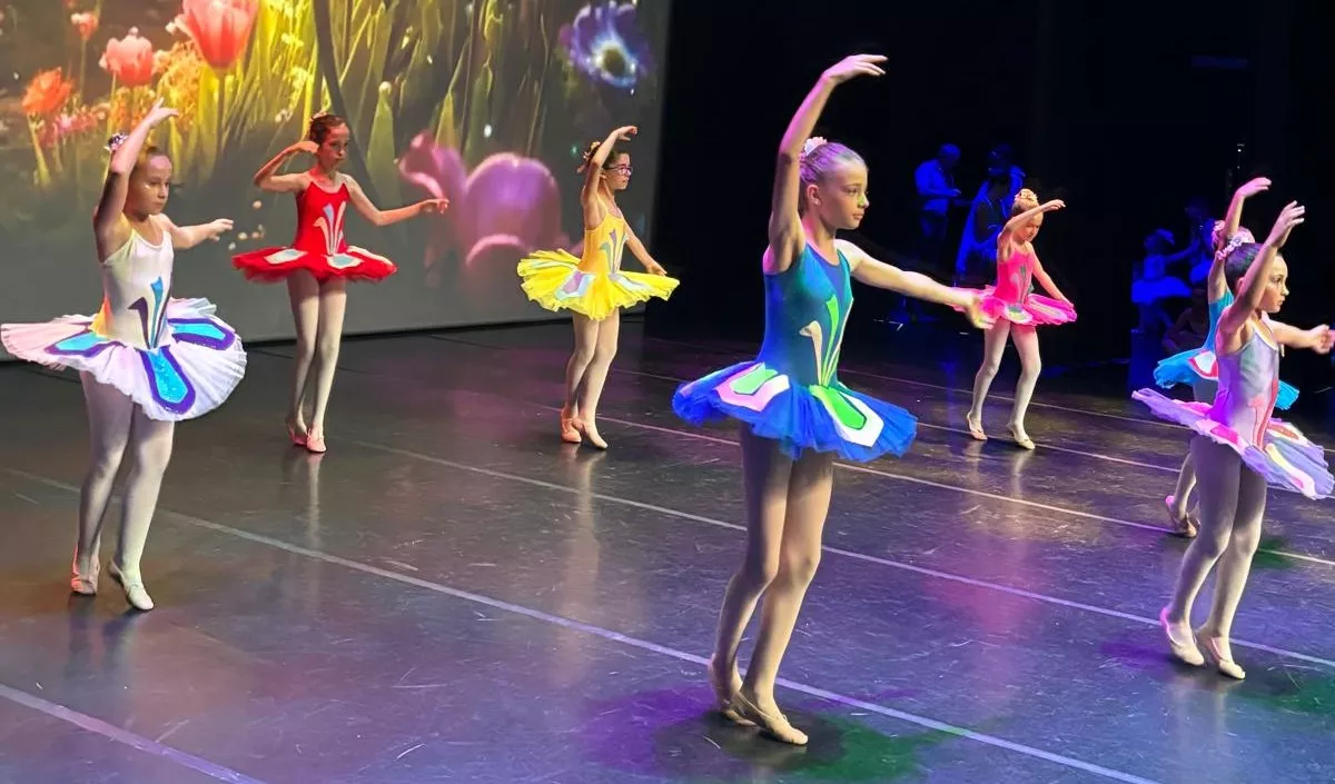 Representación de fin de curso de la Escuela de baile Elenco