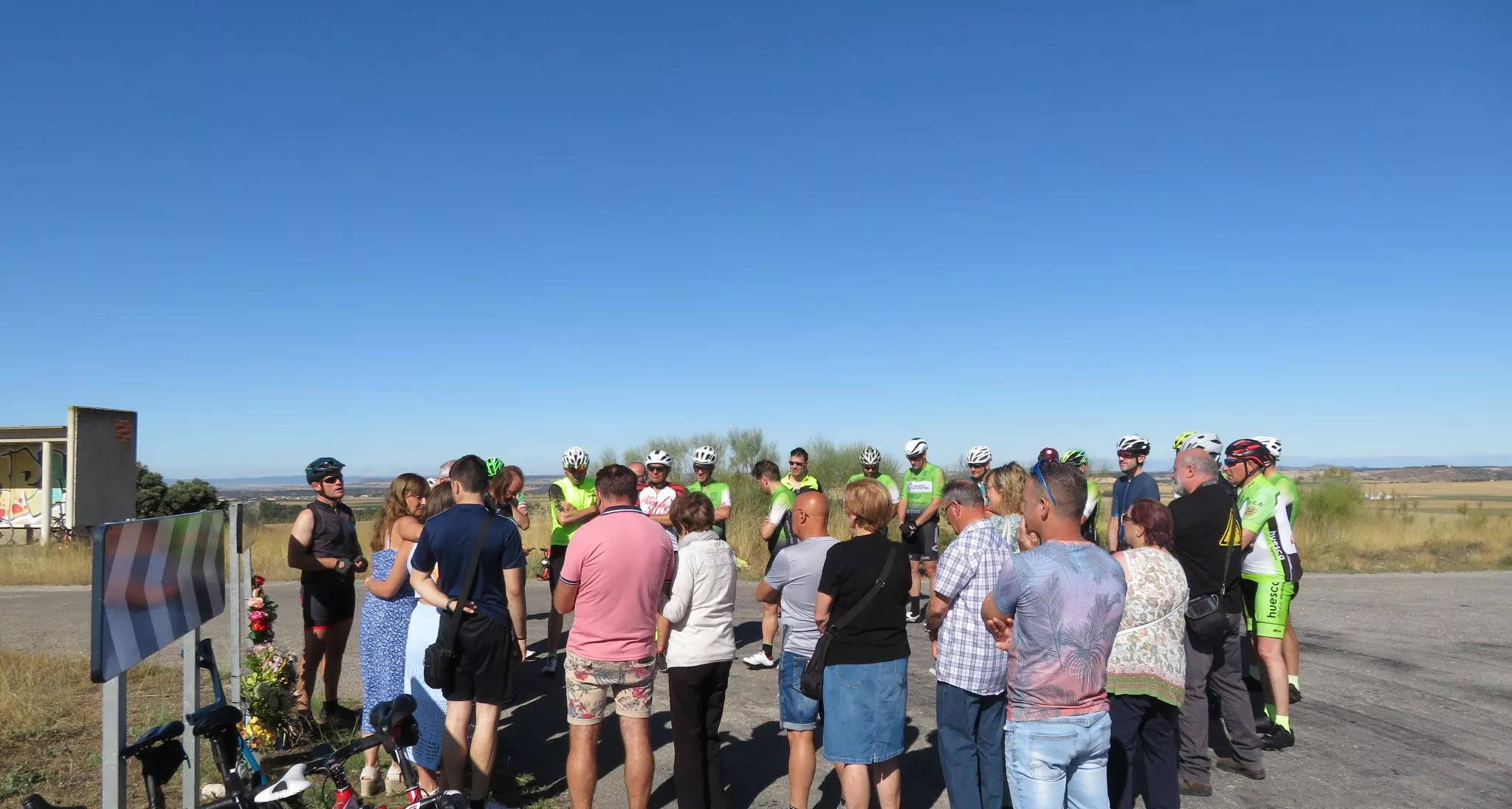 Emocionado recuerdo ciclista a Alberto Roig. Foto Miguel Ángel Romeo