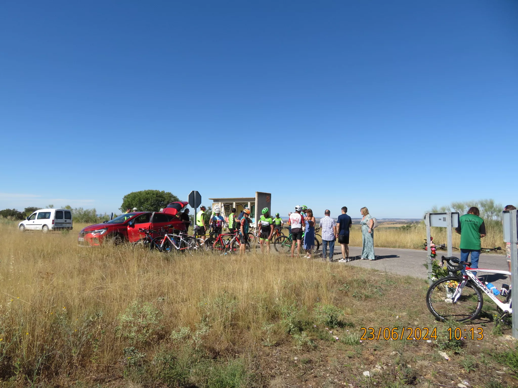 Emocionado recuerdo ciclista a Alberto Roig. Foto Miguel Ángel Romeo