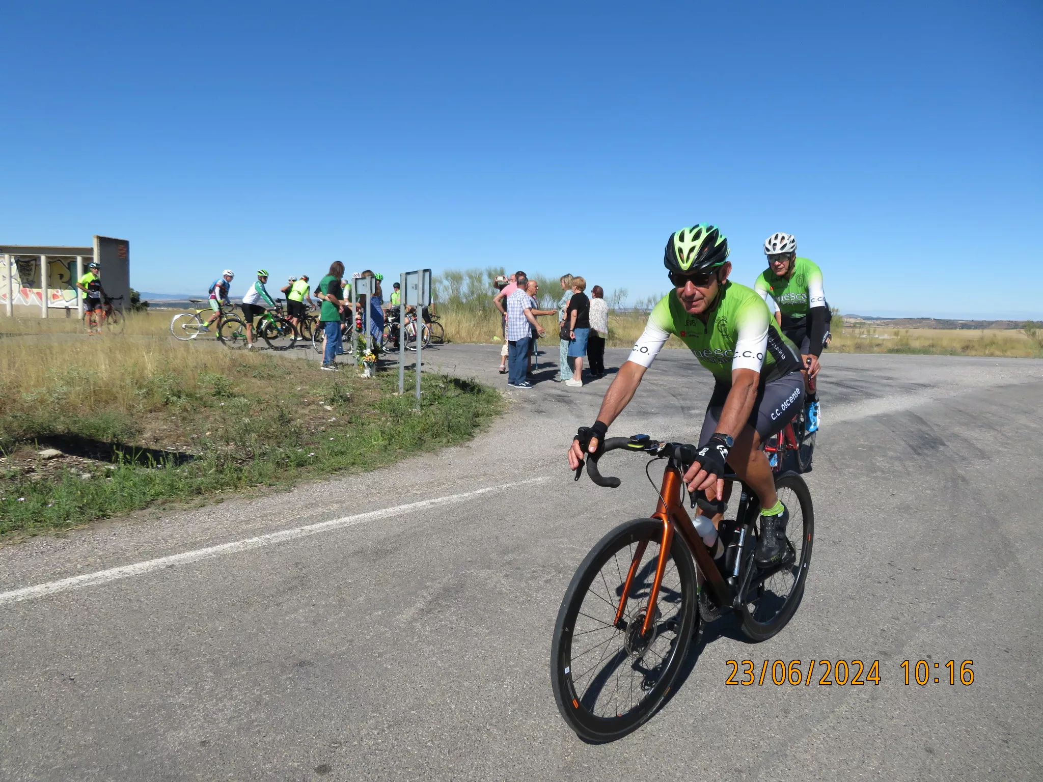 Emocionado recuerdo ciclista a Alberto Roig. Foto Miguel Ángel Romeo