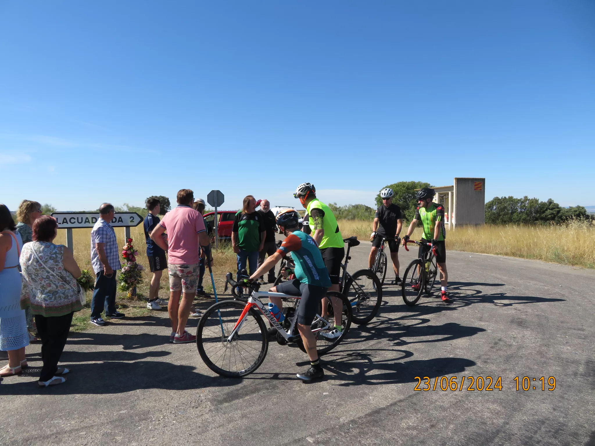 Emocionado recuerdo ciclista a Alberto Roig. Foto Miguel Ángel Romeo
