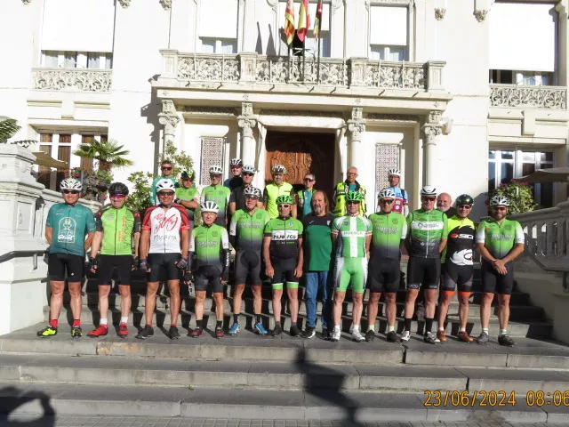 Emocionado recuerdo ciclista a Alberto Roig. Foto Miguel Ángel Romeo