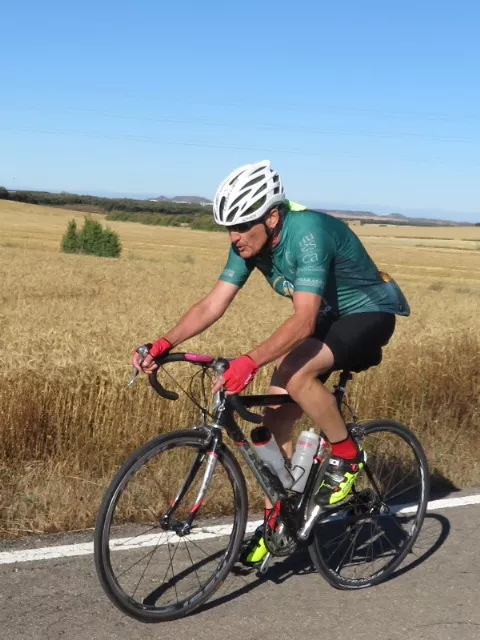 Emocionado recuerdo ciclista a Alberto Roig. Foto Miguel Ángel Romeo