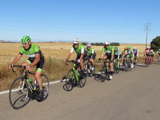 Emocionado recuerdo ciclista a Alberto Roig. Foto Miguel Ángel Romeo