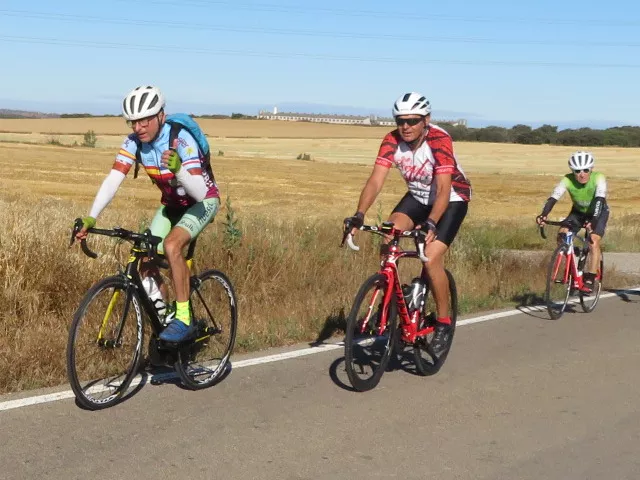 Emocionado recuerdo ciclista a Alberto Roig. Foto Miguel Ángel Romeo
