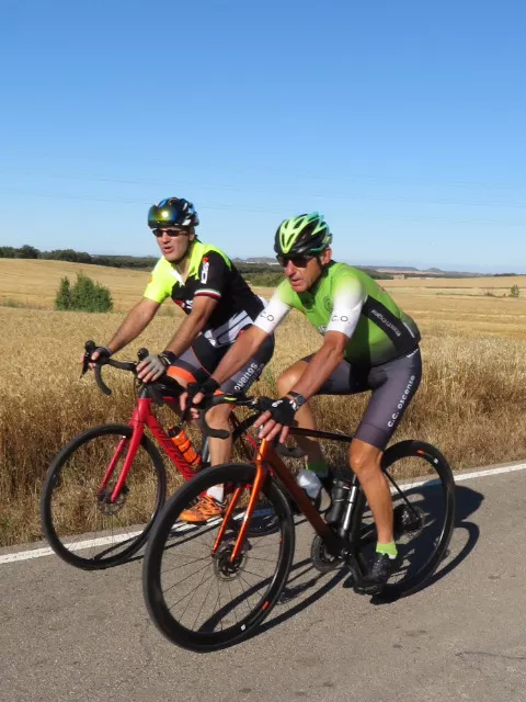 Emocionado recuerdo ciclista a Alberto Roig. Foto Miguel Ángel Romeo