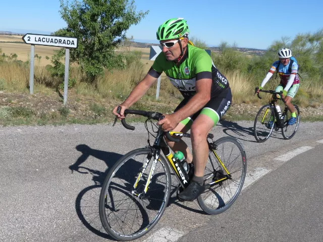 Emocionado recuerdo ciclista a Alberto Roig. Foto Miguel Ángel Romeo