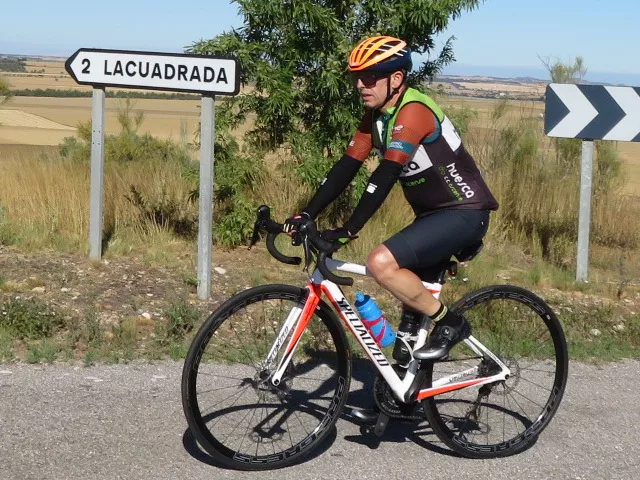 Emocionado recuerdo ciclista a Alberto Roig. Foto Miguel Ángel Romeo