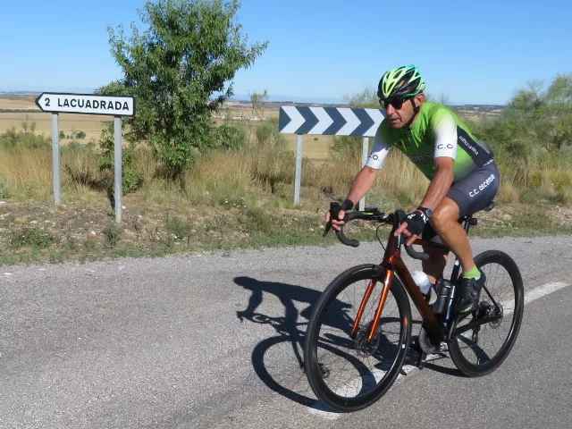 Emocionado recuerdo ciclista a Alberto Roig. Foto Miguel Ángel Romeo