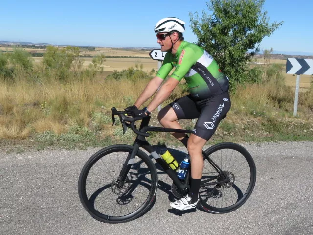Emocionado recuerdo ciclista a Alberto Roig. Foto Miguel Ángel Romeo