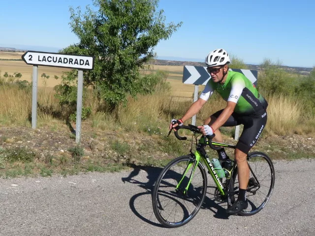 Emocionado recuerdo ciclista a Alberto Roig. Foto Miguel Ángel Romeo