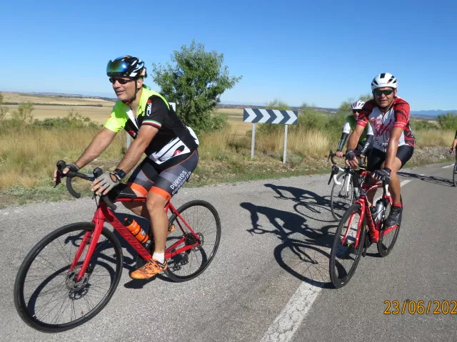 Emocionado recuerdo ciclista a Alberto Roig. Foto Miguel Ángel Romeo