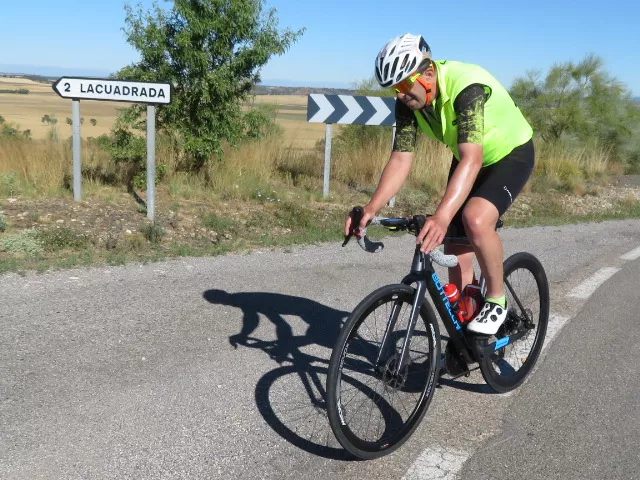 Emocionado recuerdo ciclista a Alberto Roig. Foto Miguel Ángel Romeo