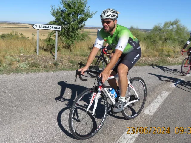Emocionado recuerdo ciclista a Alberto Roig. Foto Miguel Ángel Romeo