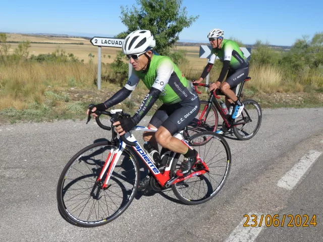 Emocionado recuerdo ciclista a Alberto Roig. Foto Miguel Ángel Romeo