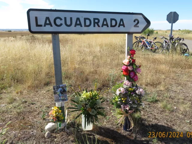 Emocionado recuerdo ciclista a Alberto Roig. Foto Miguel Ángel Romeo