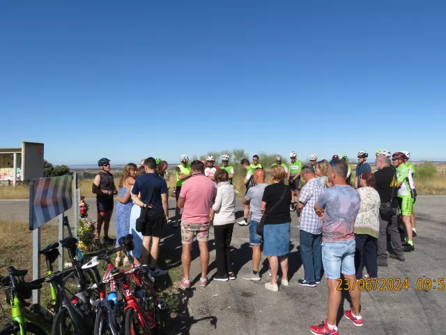 Emocionado recuerdo ciclista a Alberto Roig. Foto Miguel Ángel Romeo