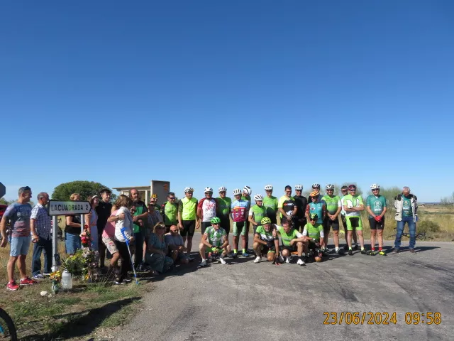 Emocionado recuerdo ciclista a Alberto Roig. Foto Miguel Ángel Romeo