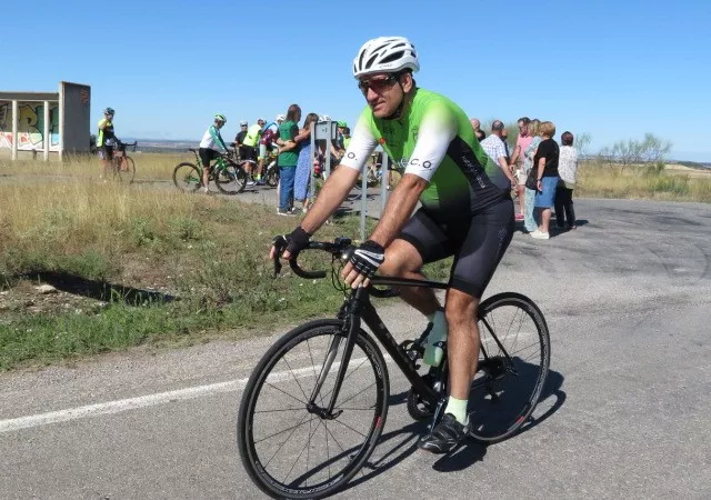 Emocionado recuerdo ciclista a Alberto Roig. Foto Miguel Ángel Romeo
