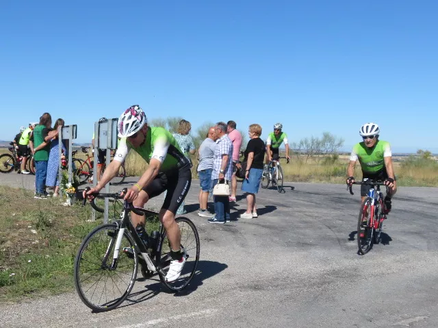 Emocionado recuerdo ciclista a Alberto Roig. Foto Miguel Ángel Romeo
