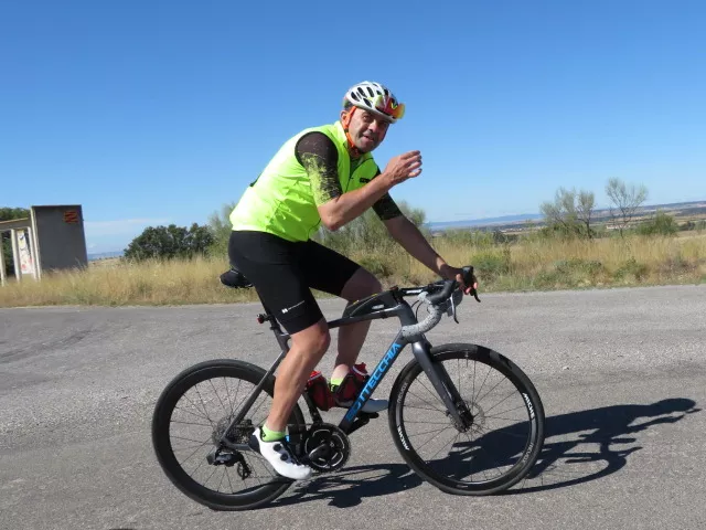 Emocionado recuerdo ciclista a Alberto Roig. Foto Miguel Ángel Romeo