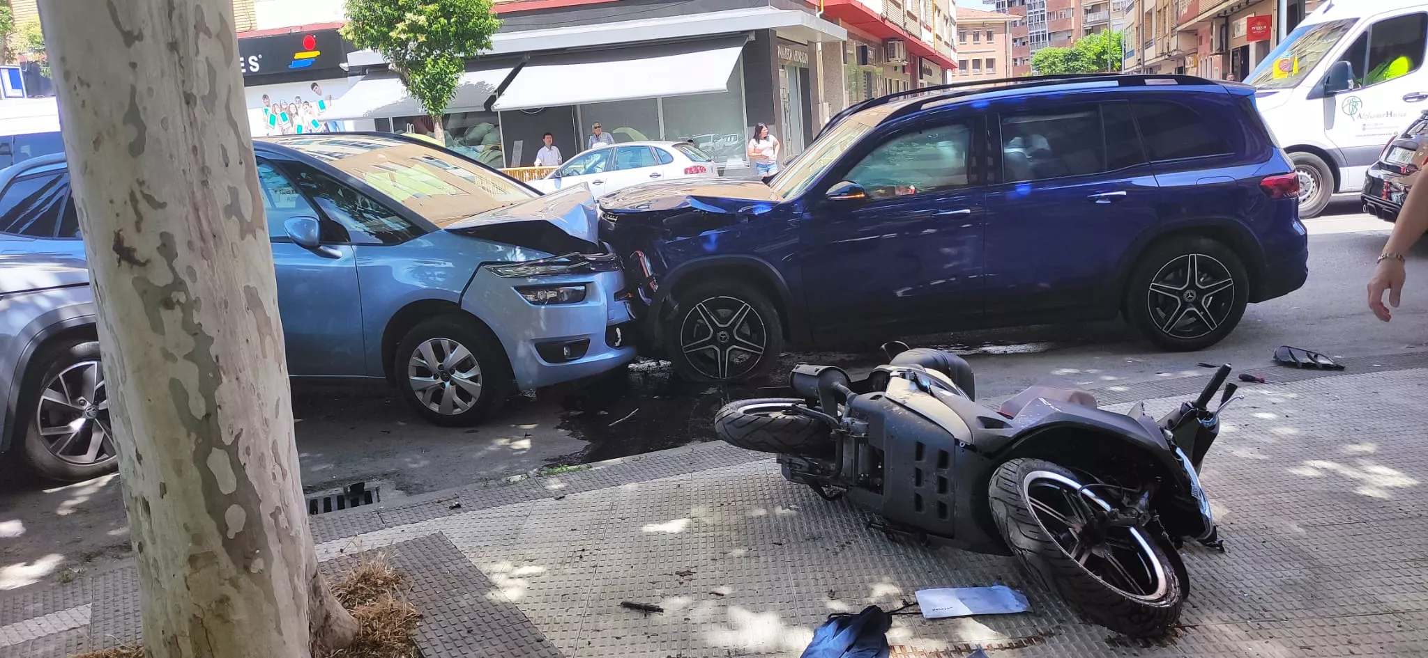 Colisión múltiple en la Avenida de la Paz