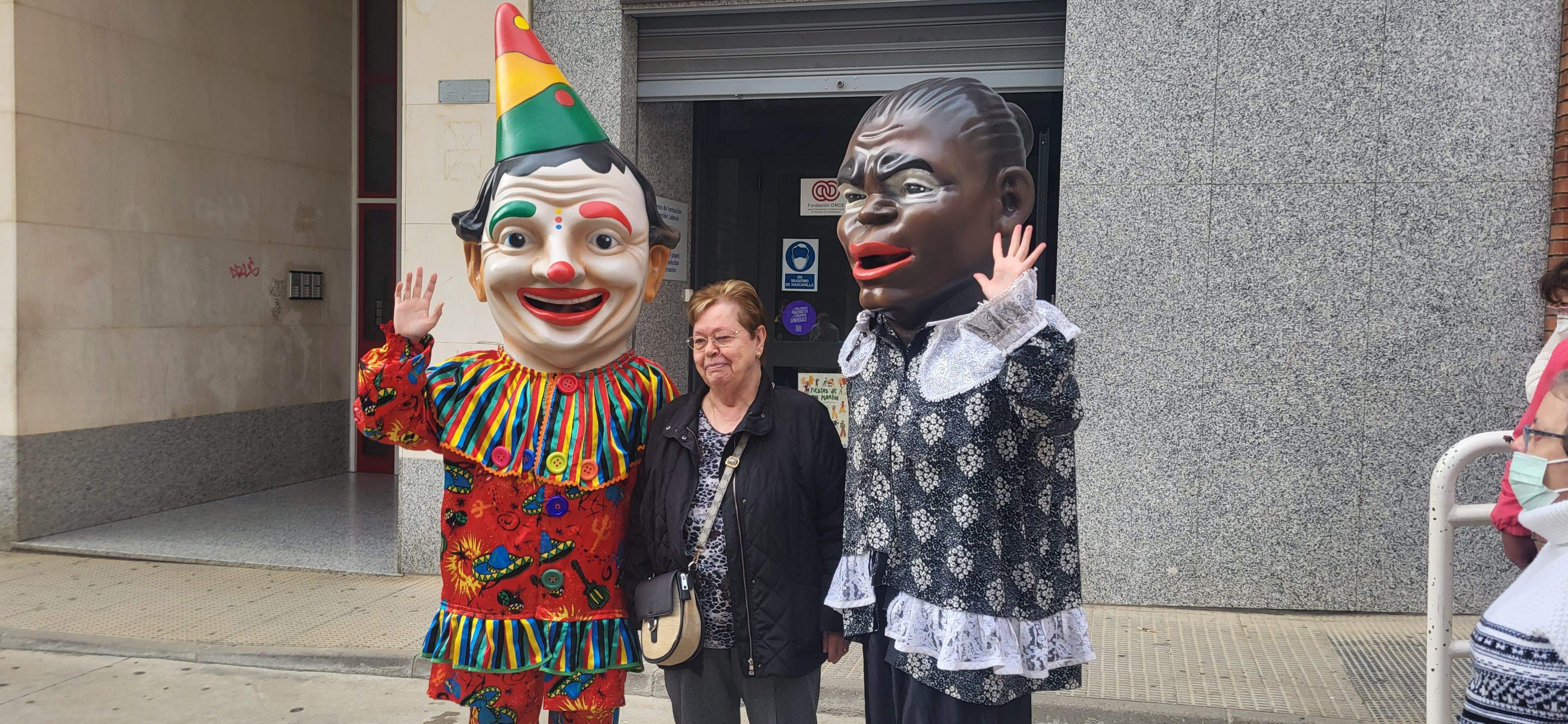 La Abueleta y el Payaso han visitado el centro de adultos de la Asociación Down Huesca. Foto Myriam Martínez
