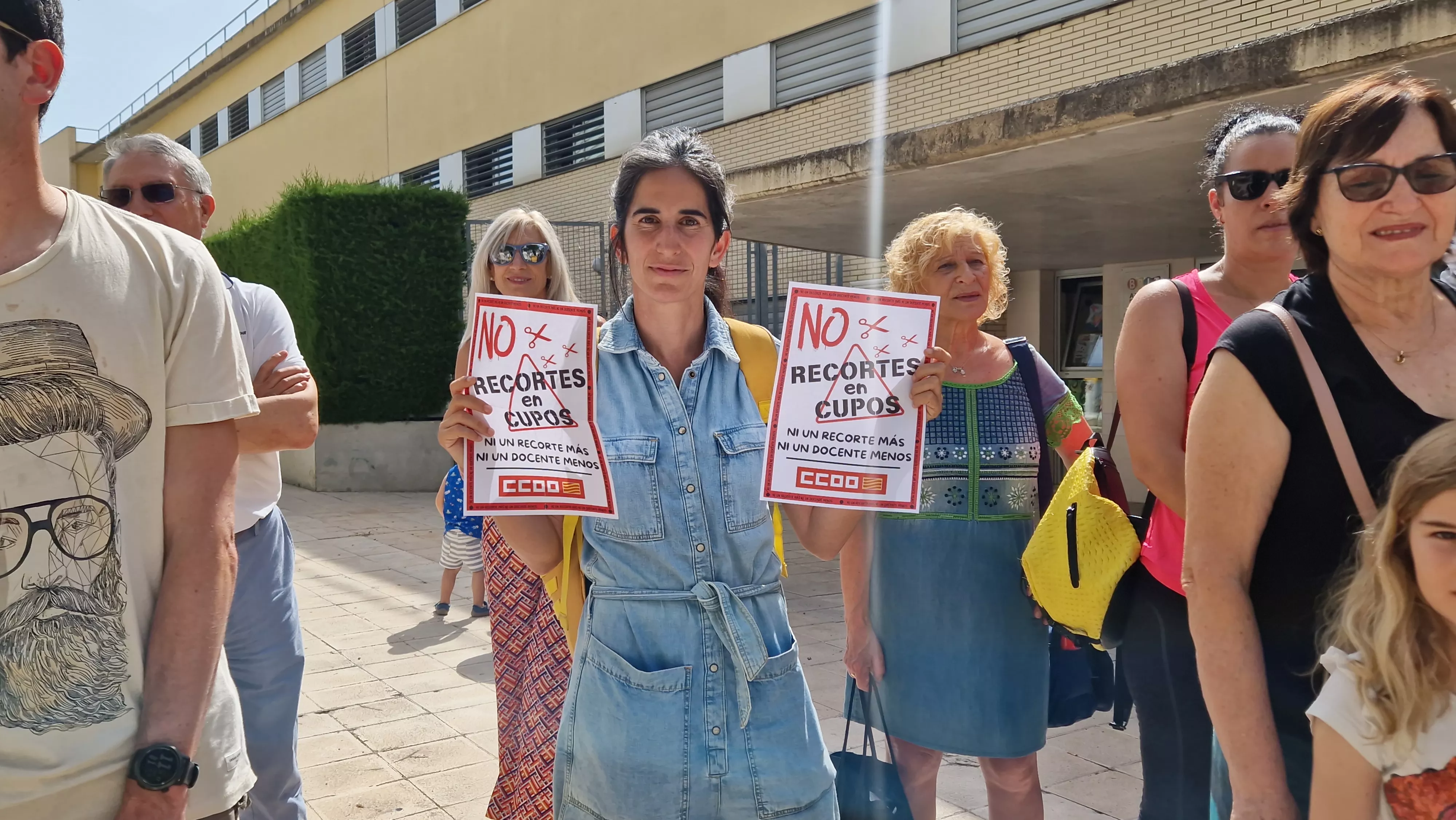 Concentración contra los recortes en el colegio Pirineos Pyrénées. Foto Myriam Martínez 