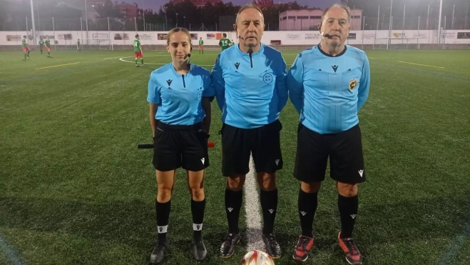 Sara Domens con los hermanos Paradís. Sara Domens con los hermanos Paradís.