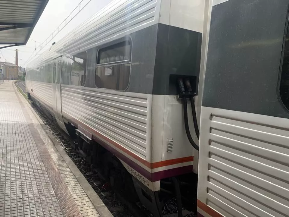 Tren regional de Renfe en Binéfar