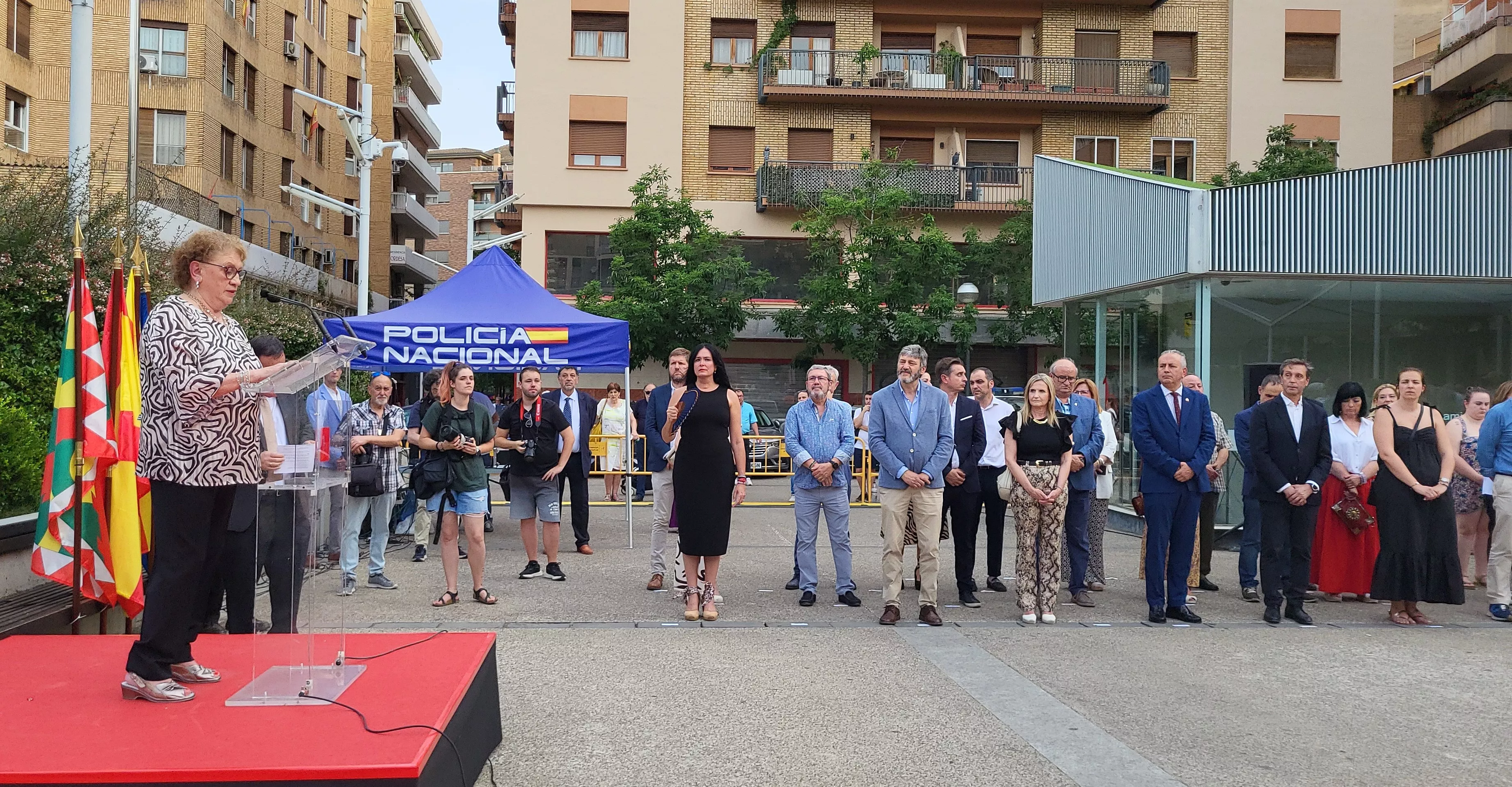 María Ángeles Perera interviene en el acto de homenaje a las víctimas del terrorismo en Huesca. Foto Mercedes Manterola