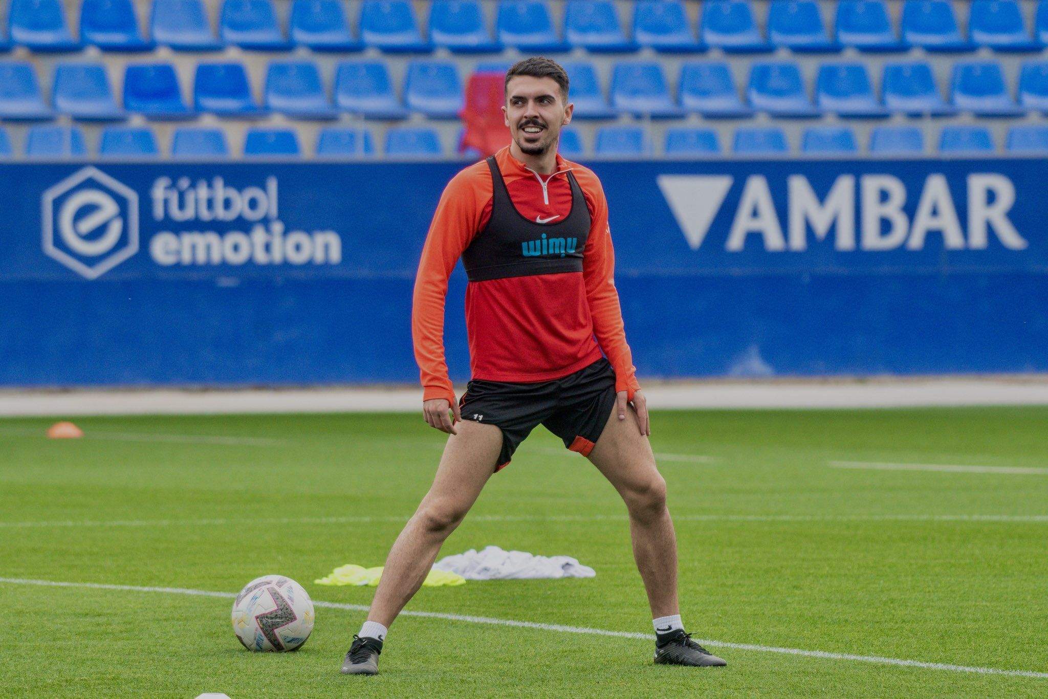 Joaquín Muñoz en el primer entrenamiento con el grupo después de superar la lesión. Foto: SD Huesca