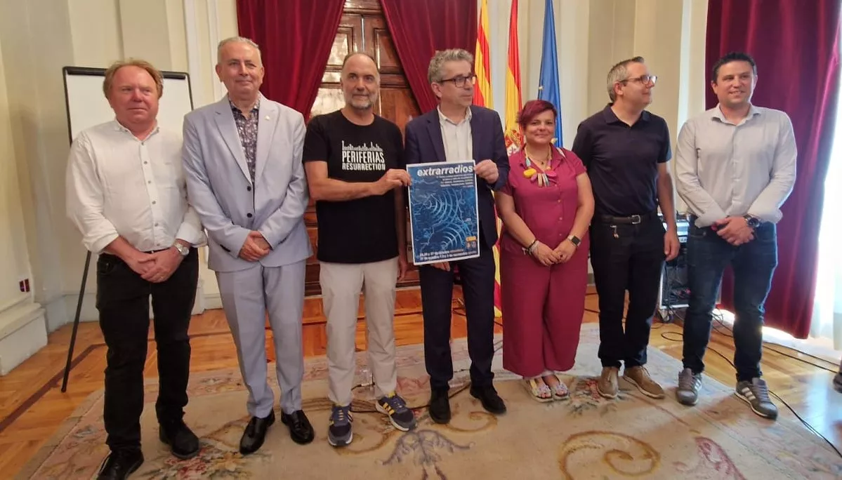 José Luis Abad, Carlos Campo, Luis Lles, Jordi Martí, Sofía Avellanas y Antonio Biescas en la presentación de Extrarradios. Foto, Myriam Martínez