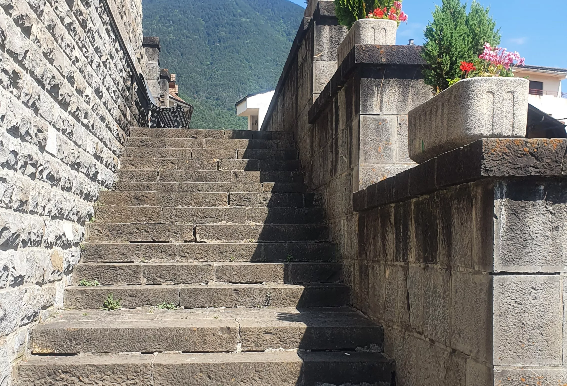 Acceso a la actual oficina de turismo de Biescas Acceso a la actual oficina de turismo de Biescas