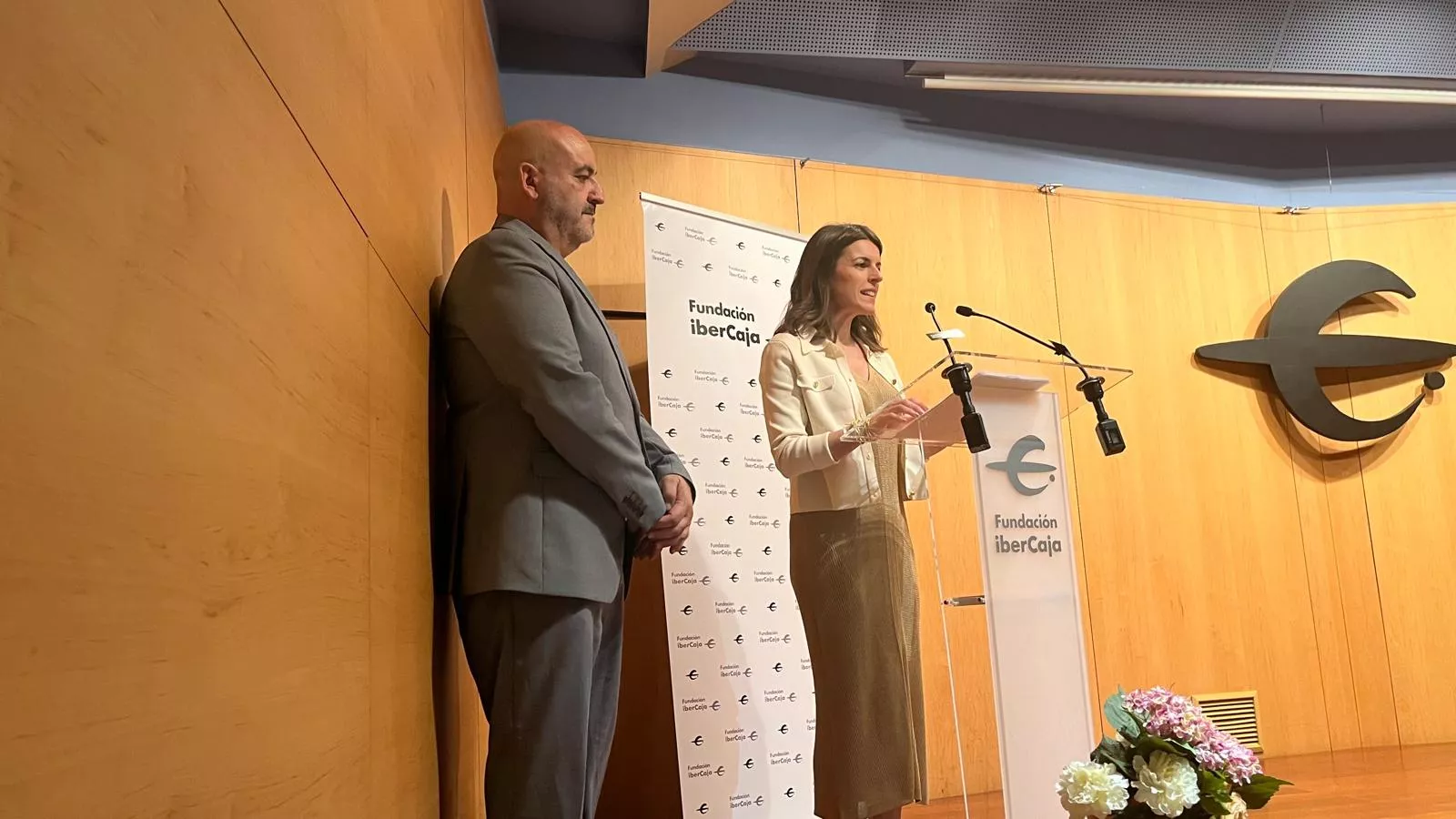  Acto de firma de los convenios de Fundación Ibercaja y CAI con entidades sociales de Huesca. Foto Mercedes Manterola