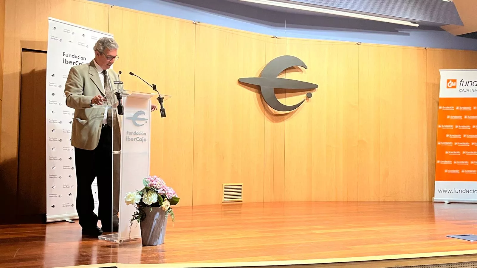  Acto de firma de los convenios de Fundación Ibercaja y CAI con entidades sociales de Huesca. Foto Mercedes Manterola